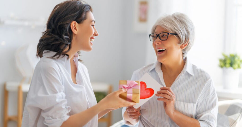 Món quà bất ngờ khiến mẹ cảm động