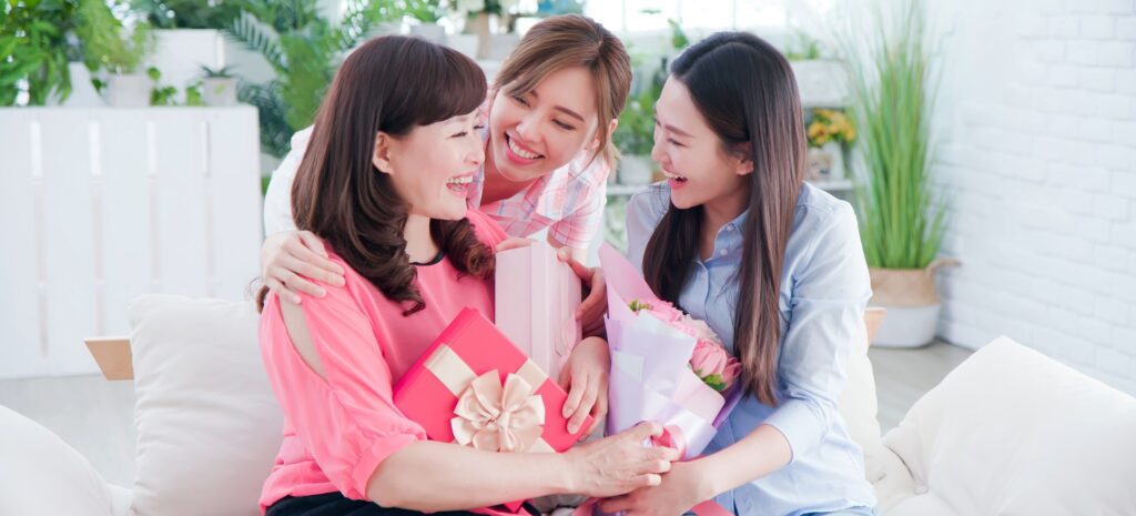 Sinh nhật mẹ tặng quà gì