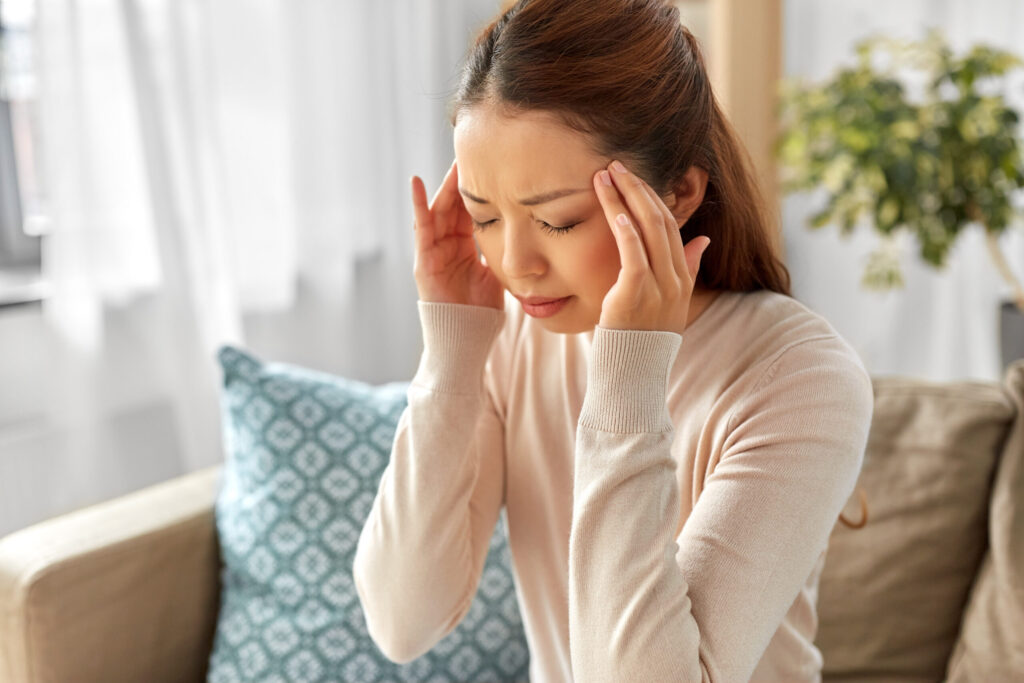 Dưỡng da đầu đúng cách còn giúp bạn tránh được vấn đề đau đầu